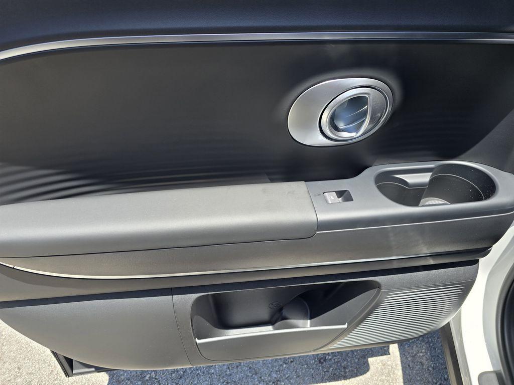2026 Hyundai IONIQ 9 SE - Photo 12