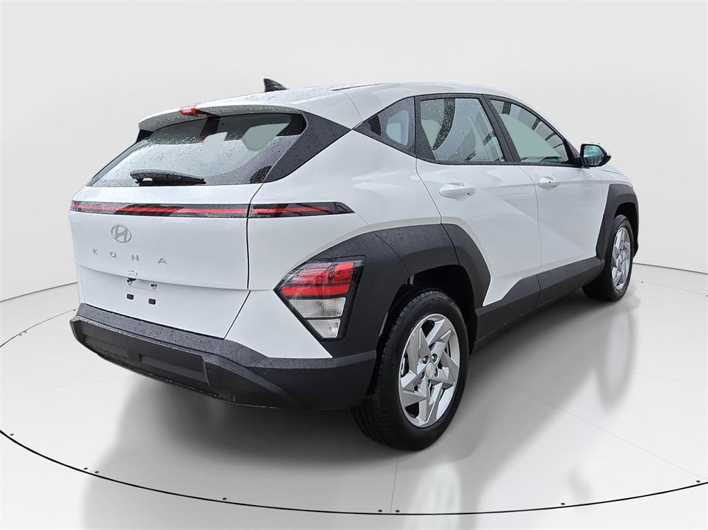 2026 Hyundai Kona SE photo 2