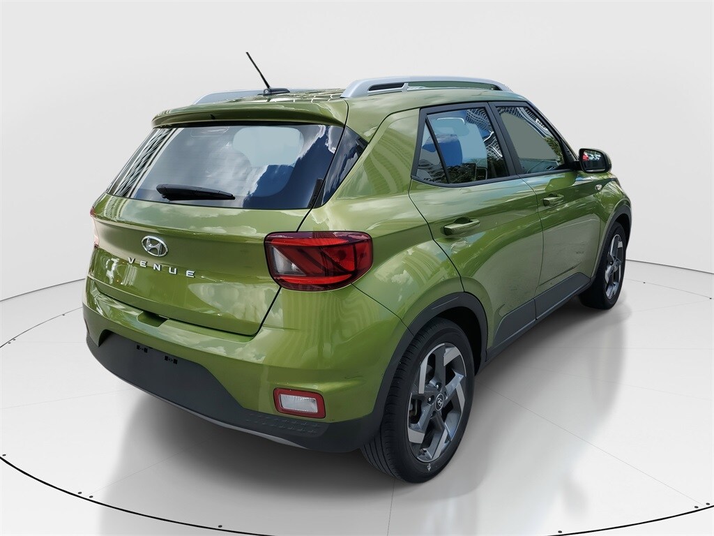 2023 Hyundai Venue SEL photo 3
