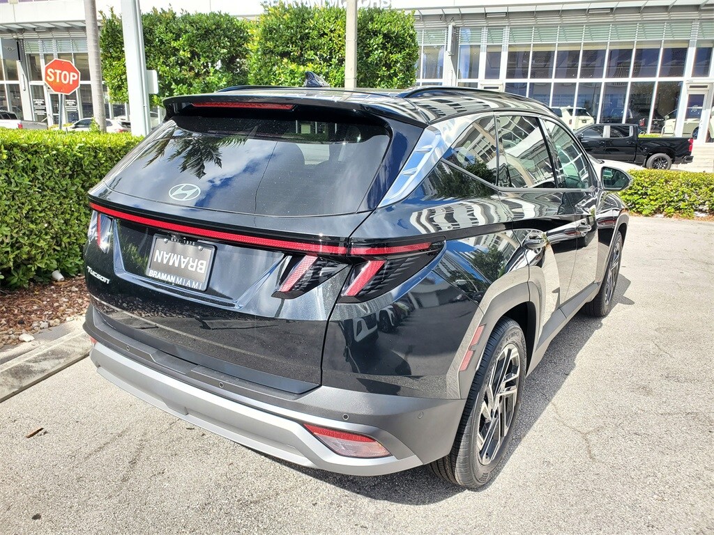 2025 Hyundai Tucson Limited photo 2