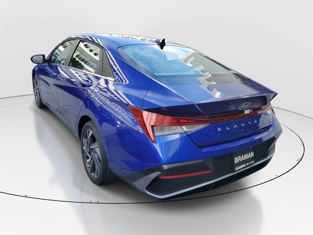 Used 2025 Hyundai Elantra SEL Convenience Sedan