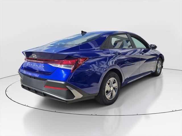 2025 Hyundai Elantra SE photo 3