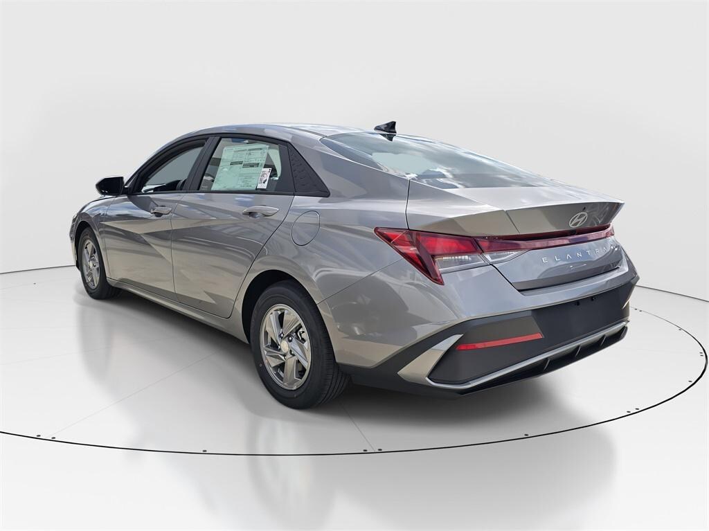 New 2026 Hyundai Elantra SE Sedan