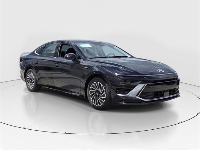 2025 Hyundai Sonata Hybrid Limited photo 2