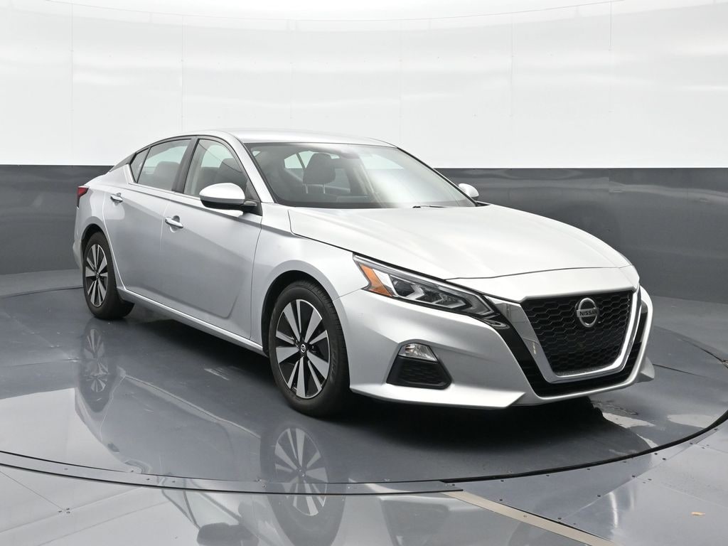 Used 2021 Nissan Altima 2.5 SV Sedan