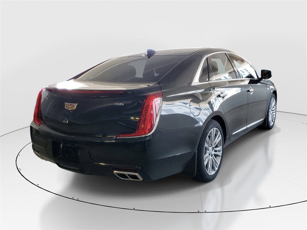 2018 Cadillac XTS Luxury photo 3