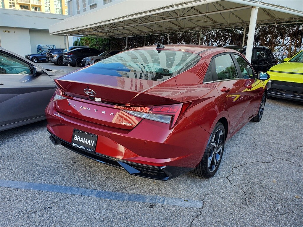2023 Hyundai Elantra Limited photo 3