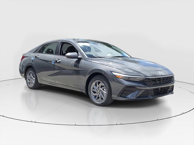 2025 Hyundai Elantra Hybrid photo 2