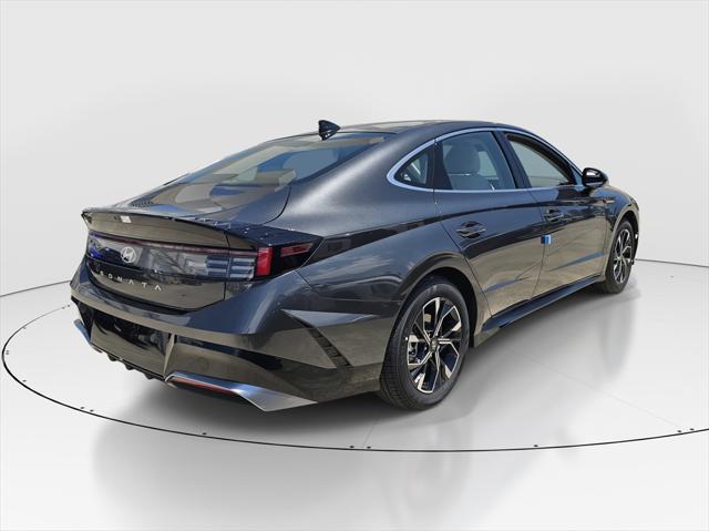 2025 Hyundai Sonata SEL photo 3