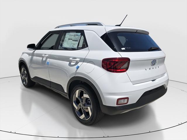 2025 Hyundai Venue SEL photo 4