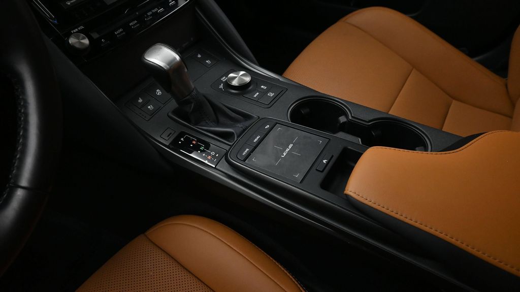 2024 Lexus IS 300 - Photo 22