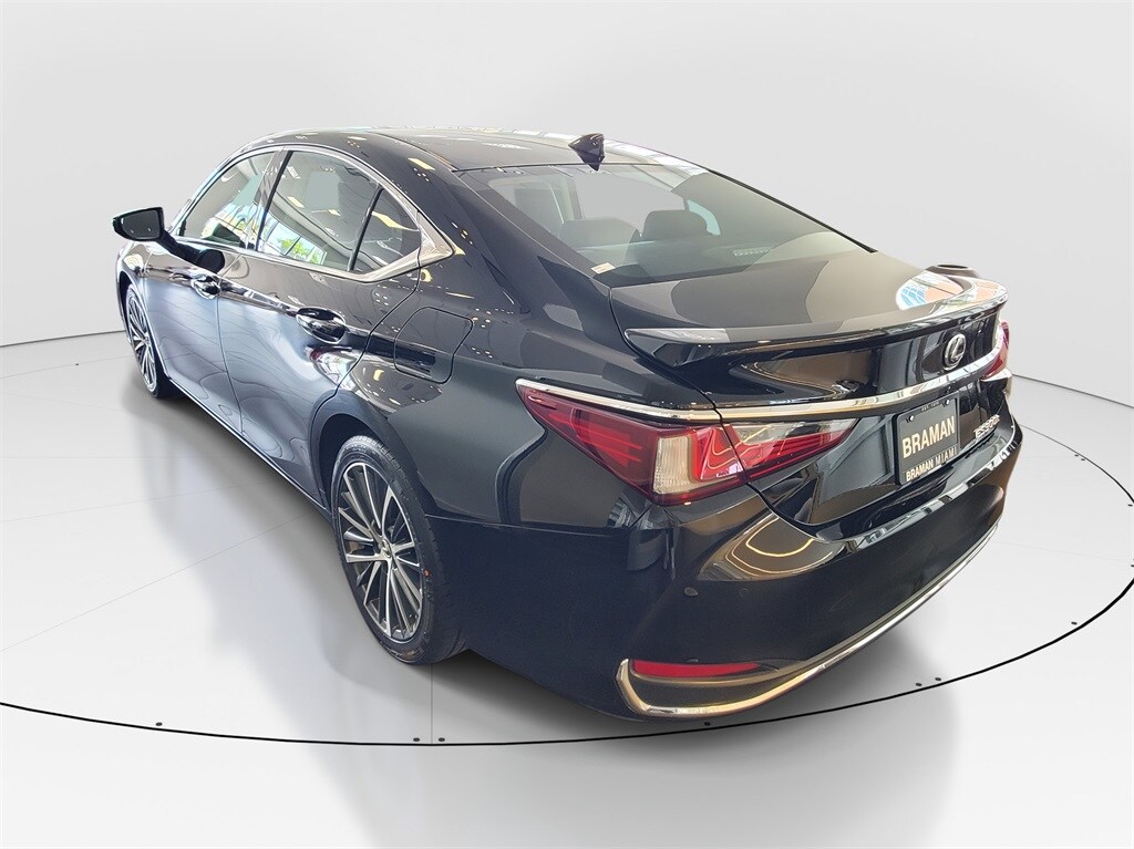 2023 Lexus ES 300h photo 4