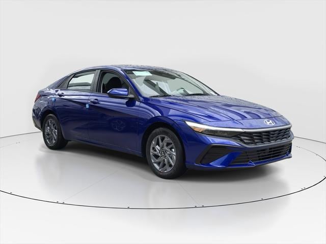 2025 Hyundai Elantra Hybrid photo 2