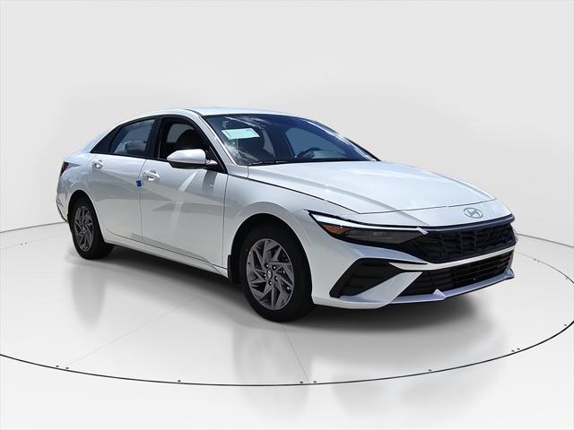 2025 Hyundai Elantra Hybrid photo 2