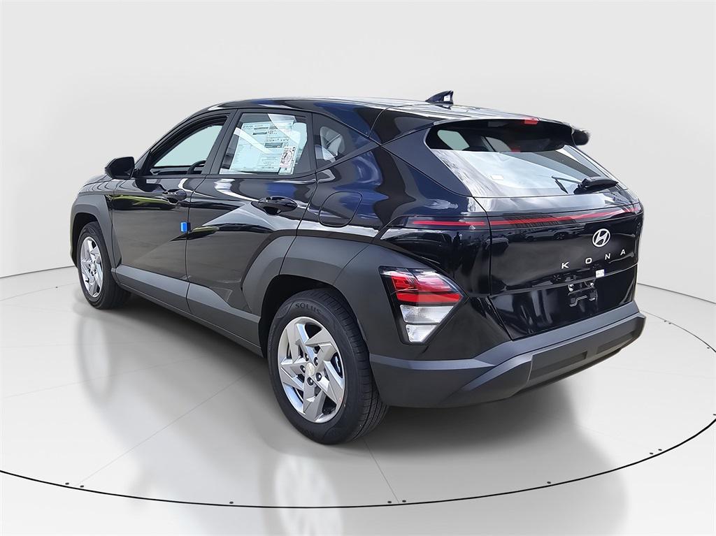 2026 Hyundai Kona SE photo 2