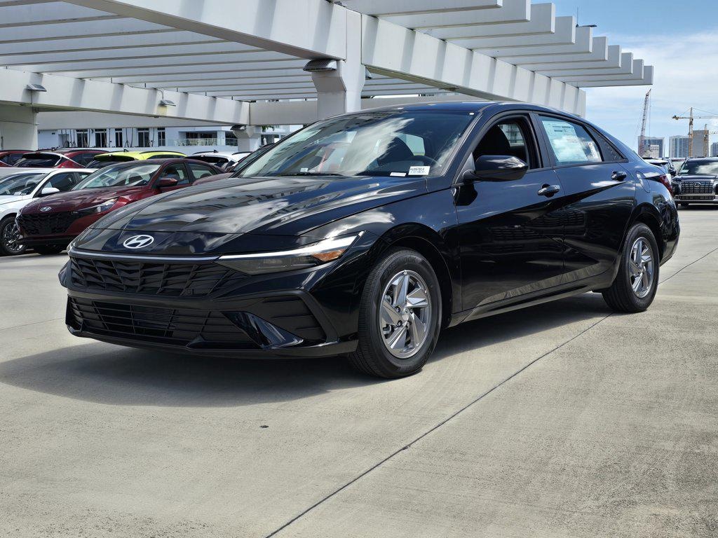 New 2026 Hyundai Elantra SE Sedan