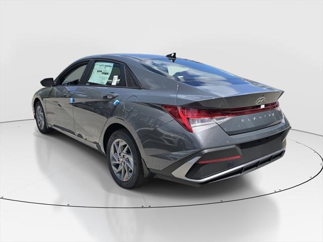 2025 Hyundai Elantra Hybrid photo 4