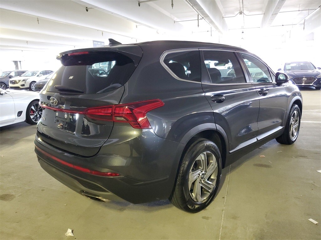2022 Hyundai Santa Fe SE photo 3