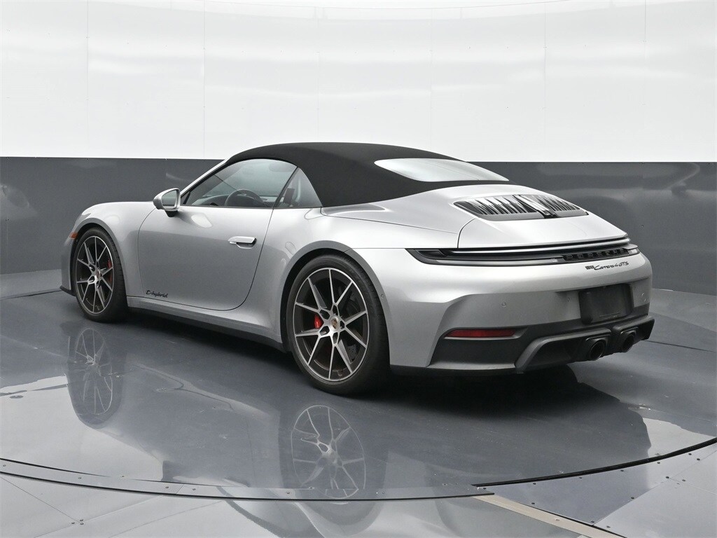 2025 Porsche 911 GTS photo 2