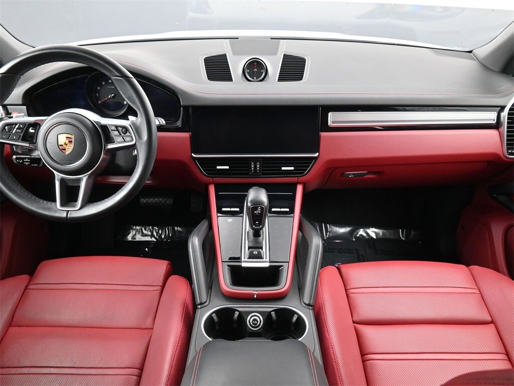 2022 Porsche Cayenne Platinum Edition photo 3