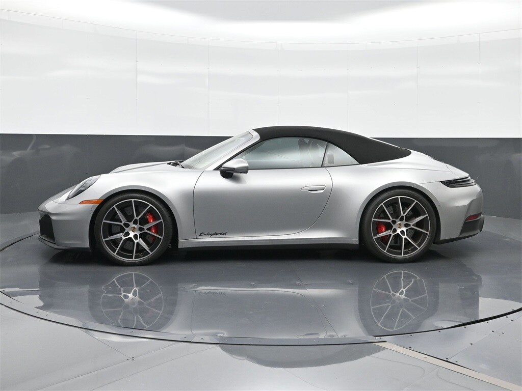 2025 Porsche 911 GTS photo 3