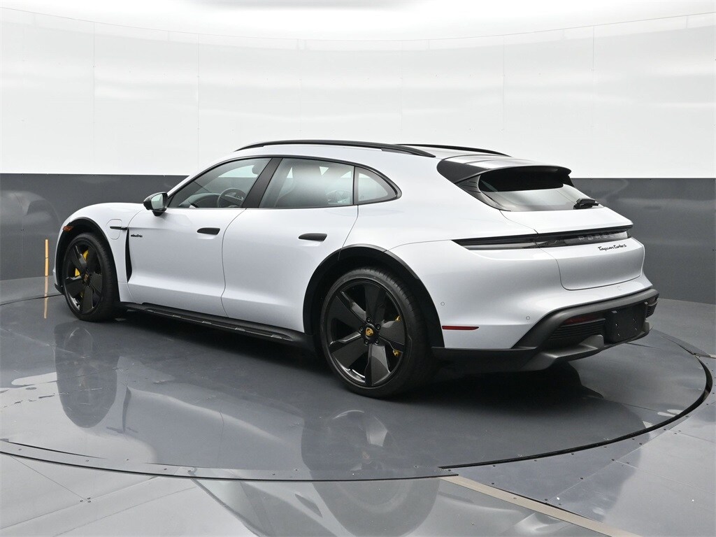 2022 Porsche Taycan Cross Turismo Turbo photo 3