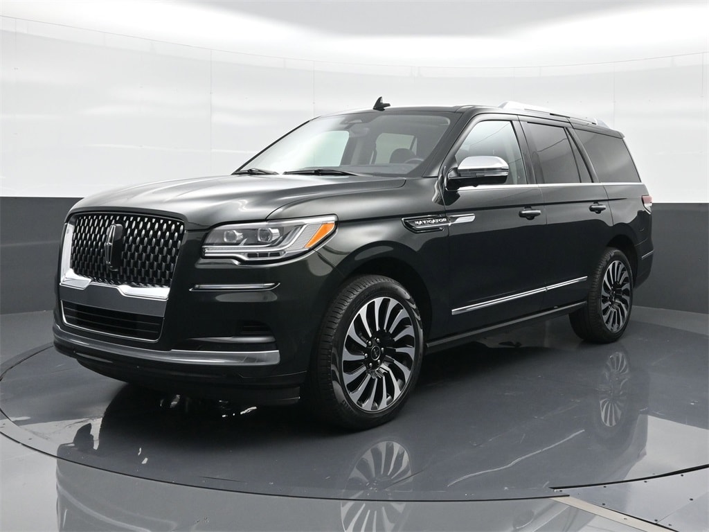 2022 Lincoln Navigator Black Label's photo
