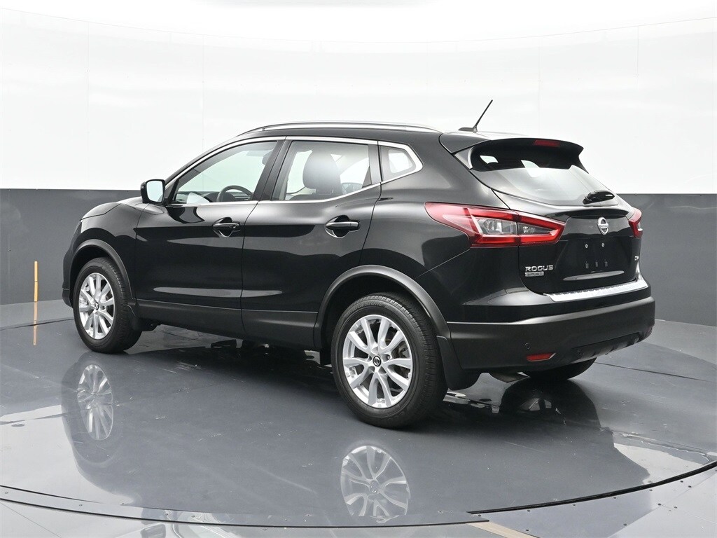 2022 Nissan Rogue Sport SV photo 2