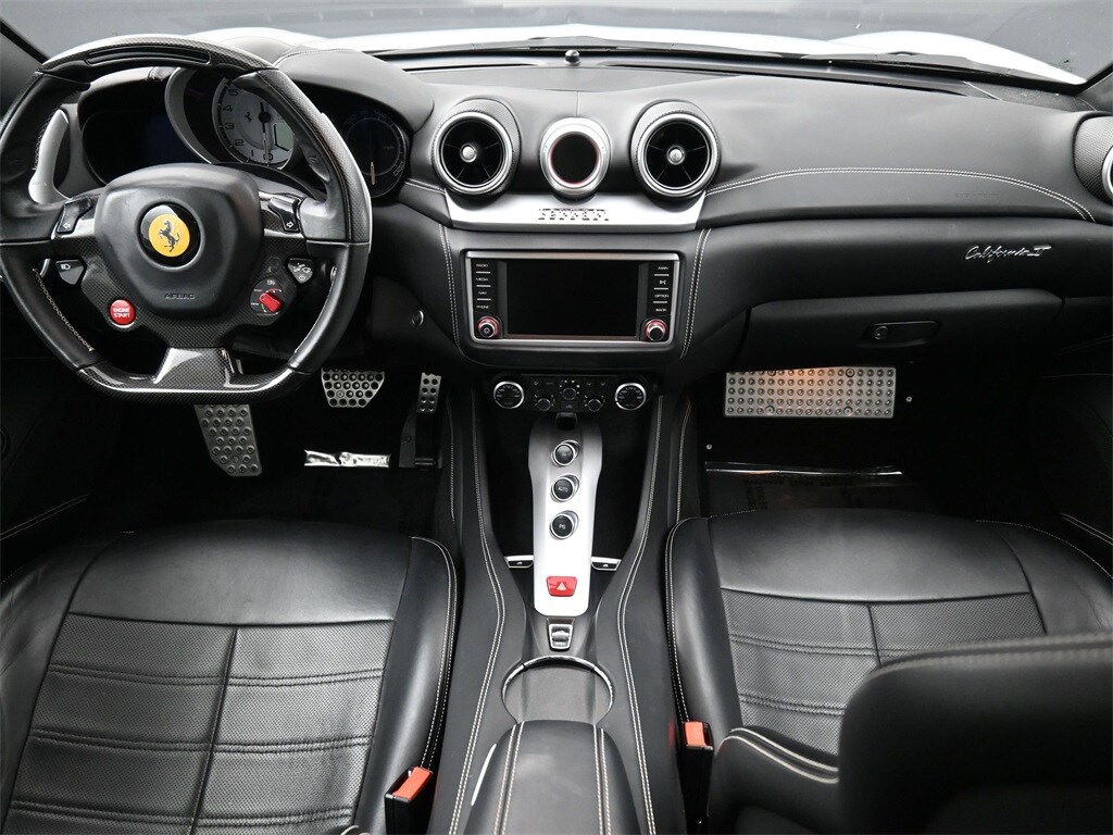 2017 Ferrari California T photo 4