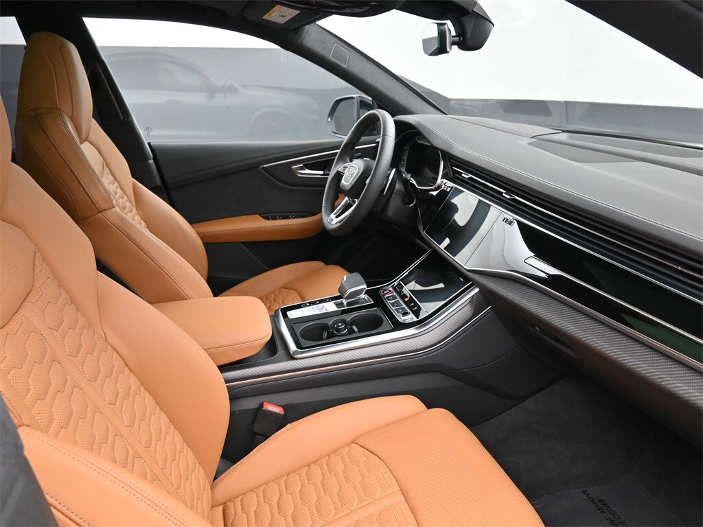 2024 Audi RS Q8 photo 2