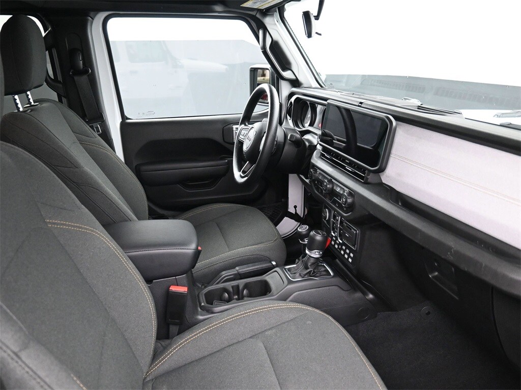 2025 Jeep Gladiator Sport photo 2