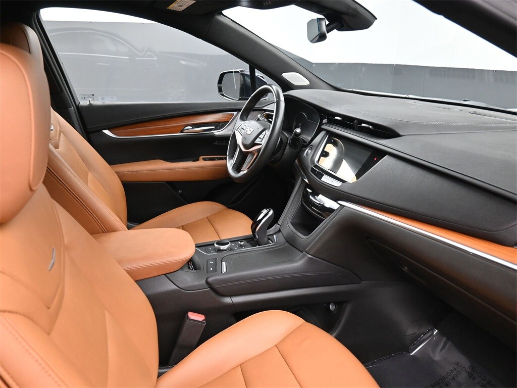 2022 Cadillac XT5 Premium Luxury photo 2