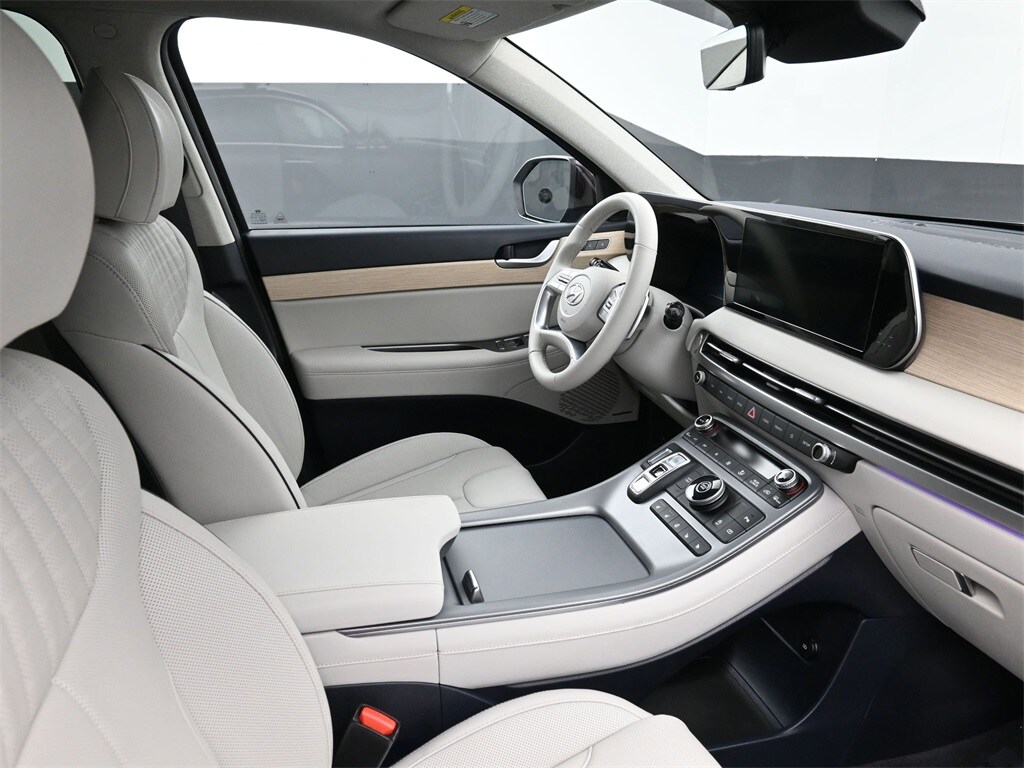 2024 Hyundai Palisade Limited photo 2