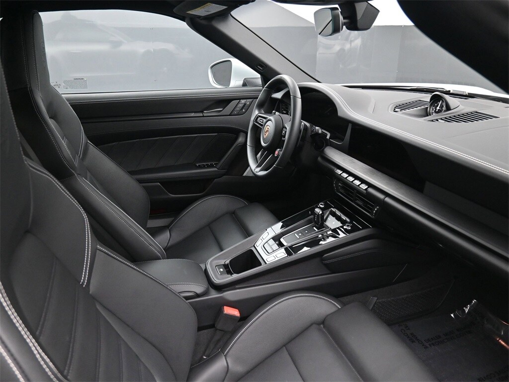 2025 Porsche 911 GTS photo 2