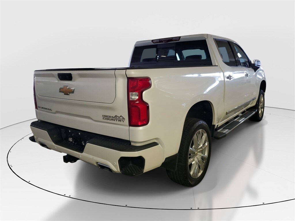 2022 Chevrolet Silverado 1500 High Country photo 3