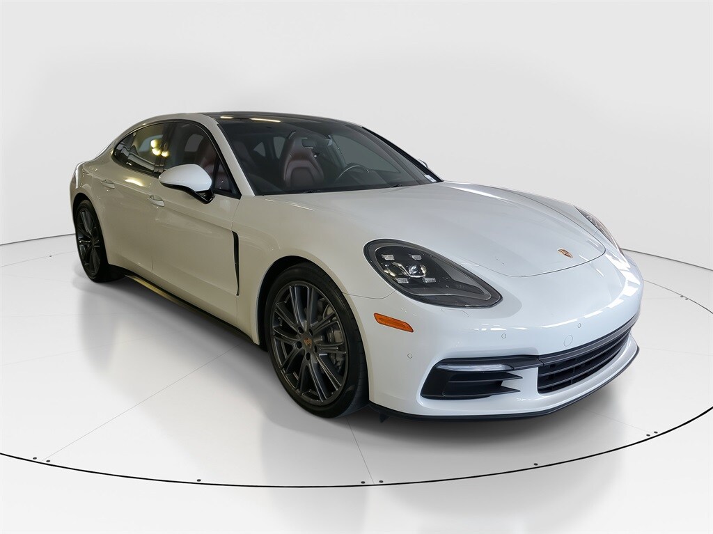 2018 Porsche Panamera 4 photo 2