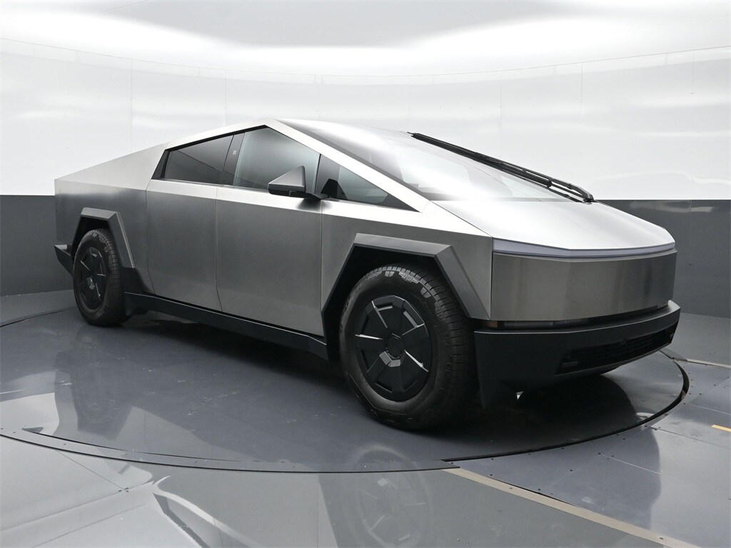 2025 Tesla Cybertruck photo 4