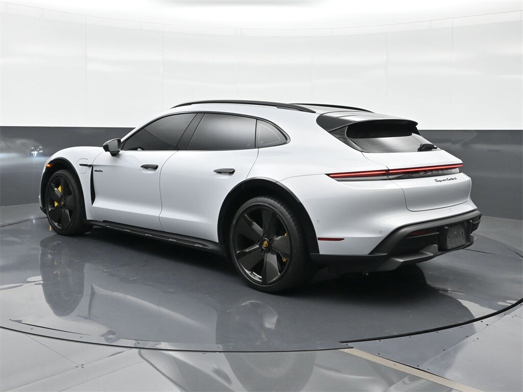 2022 Porsche Taycan Cross Turismo Turbo photo 2