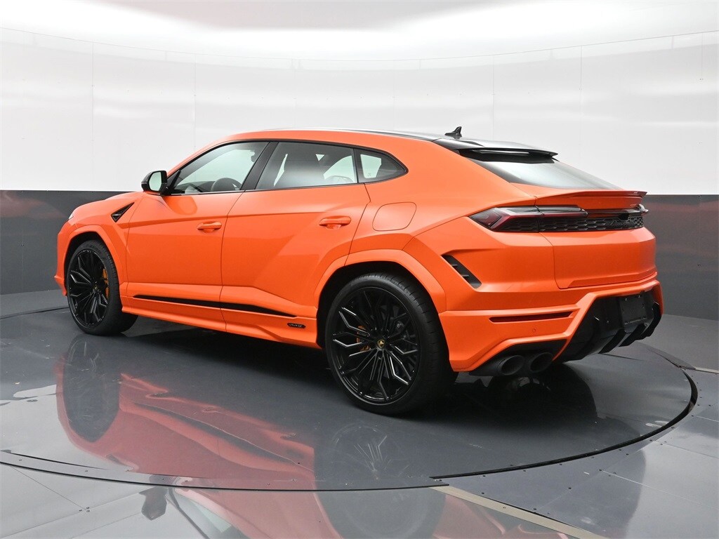 2025 Lamborghini Urus SE photo 2