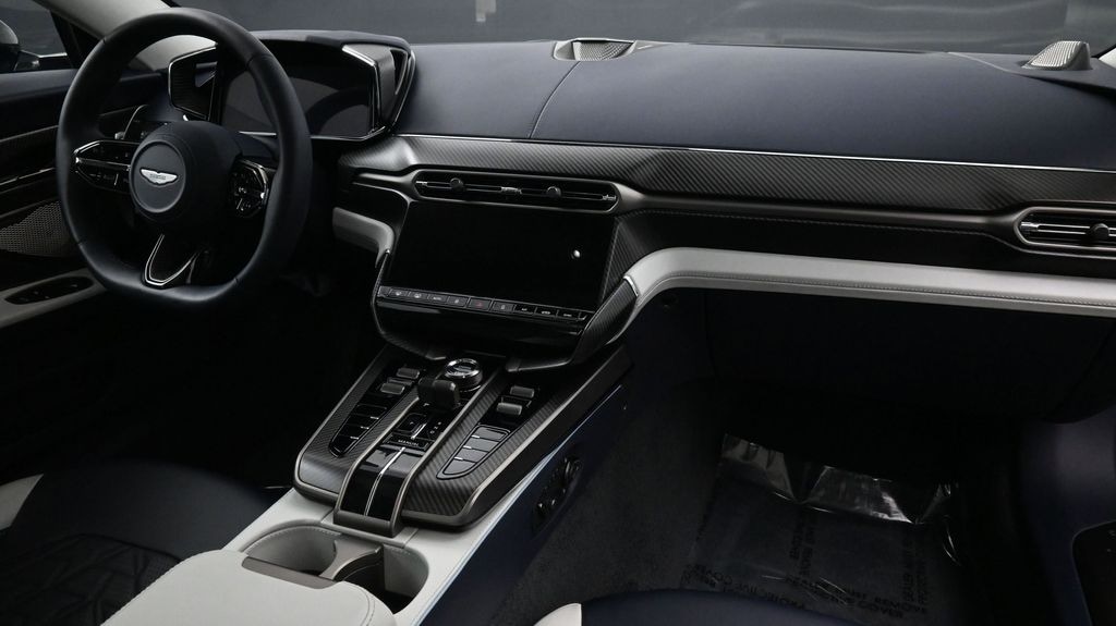 Used 2025 Aston Martin Vanquish V12 Coupe