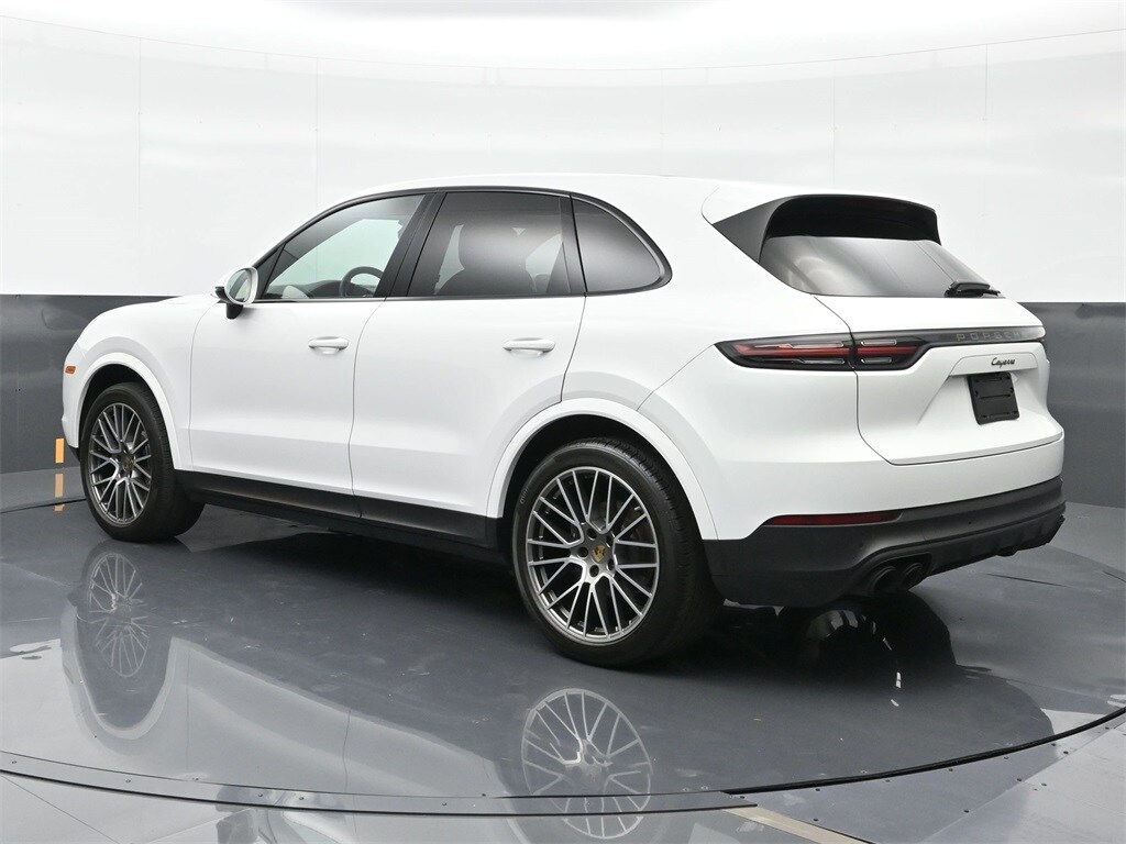 2022 Porsche Cayenne Platinum Edition photo 2