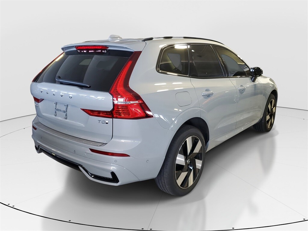 2025 Volvo XC60 Hybrid T8 Plus photo 3
