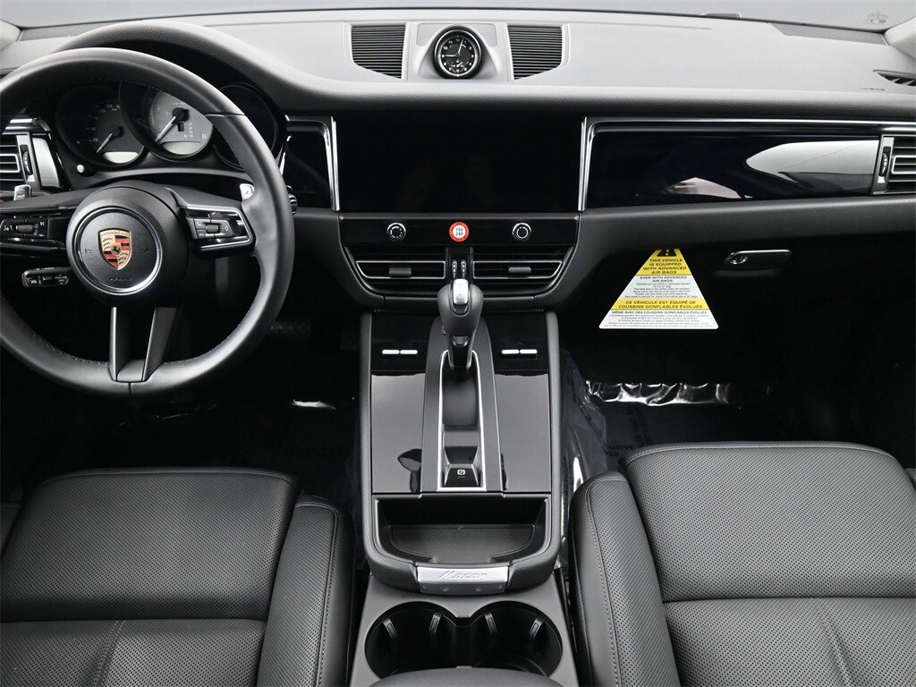 2025 Porsche Macan S photo 4