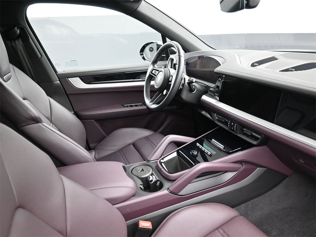 2024 Porsche Cayenne Base photo 2