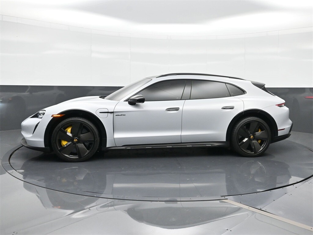 2022 Porsche Taycan Cross Turismo Turbo photo 3