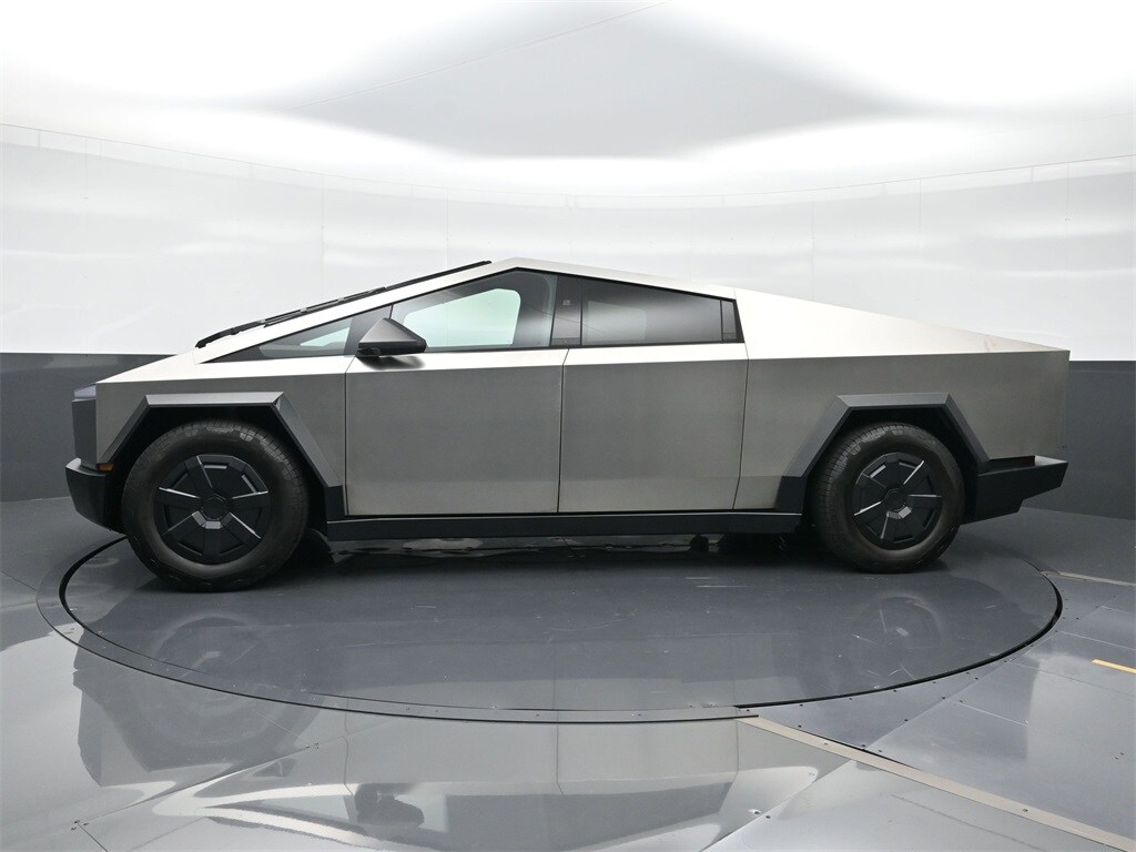 2025 Tesla Cybertruck photo 3