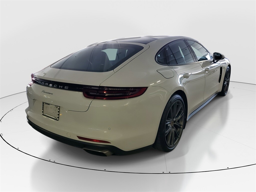 2018 Porsche Panamera 4 photo 3