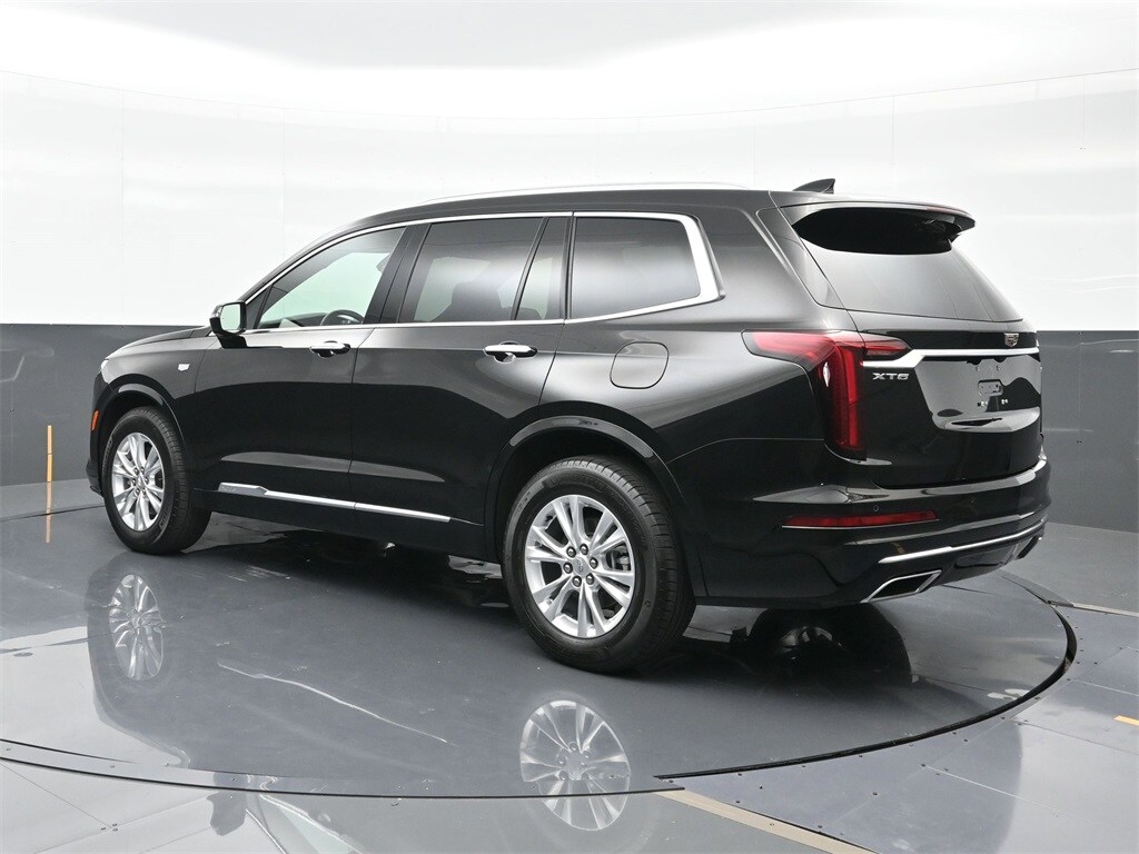 2025 Cadillac XT6 Luxury photo 3