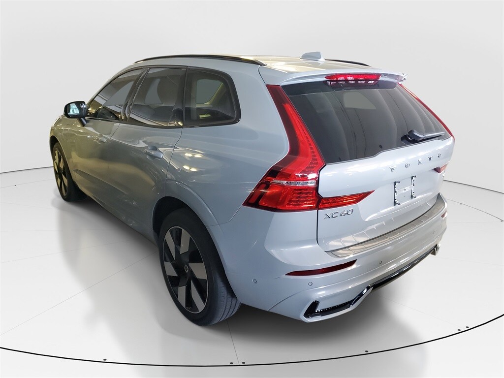 2025 Volvo XC60 Hybrid T8 Plus photo 4