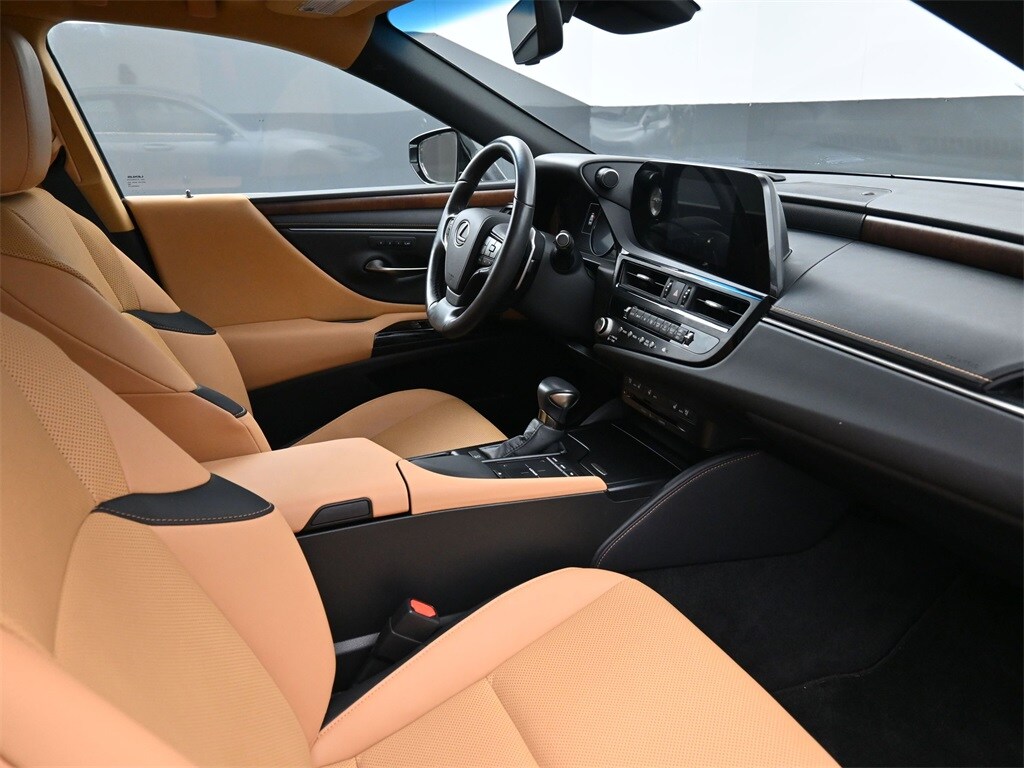 2022 Lexus ES 350 photo 2